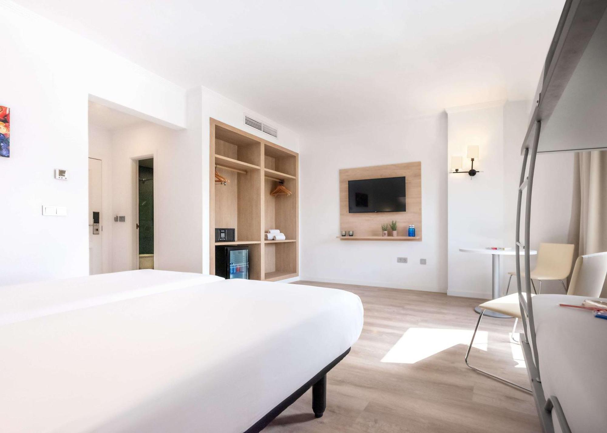 Puerto, Affiliated By Melia Hotel